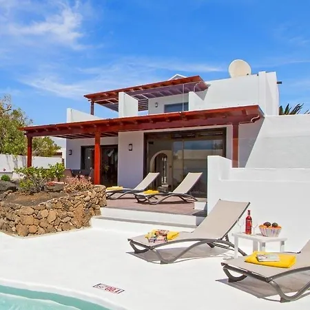 Villa Puerto Del Carmen Sleeps 6 Pool Wifi